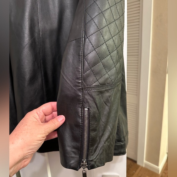 Vintage Black Leather Jacket. Quilted Sleeves. Zip Front. Avenue. 24/26. - Picture 2 of 8
